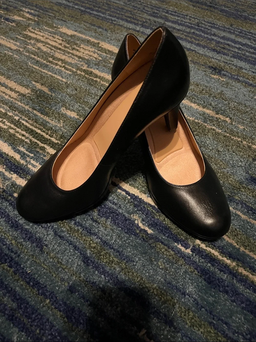 Naturalizer Black Leather Round-Toe Women’s Pumps